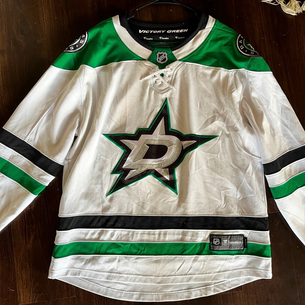 DALLAS STARS JERSEY SIZE LARGE WOMENS